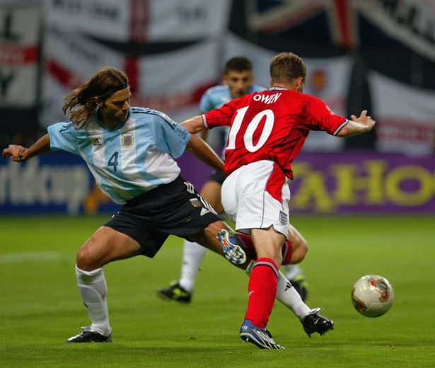 Mauricio Pochettino protests after bringing down Michael Owen