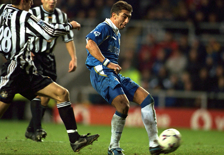 Newcastle United v Chelsea FA Premier League 9/1/99 Mandatory Credit : Action Images / Peter Bennett Chelsea's Roberto Di Matteo slots a pass through
