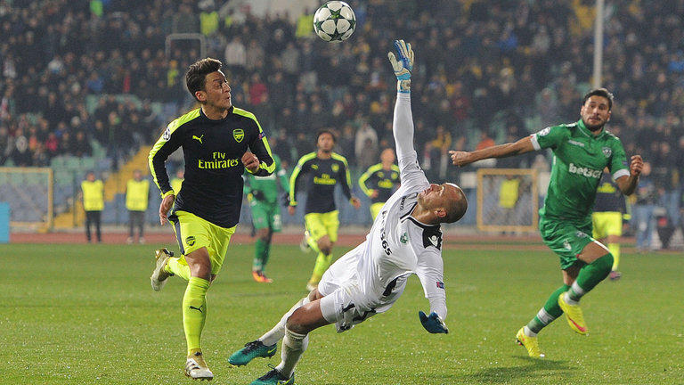 mesut-ozil-arsenal-ludogorets