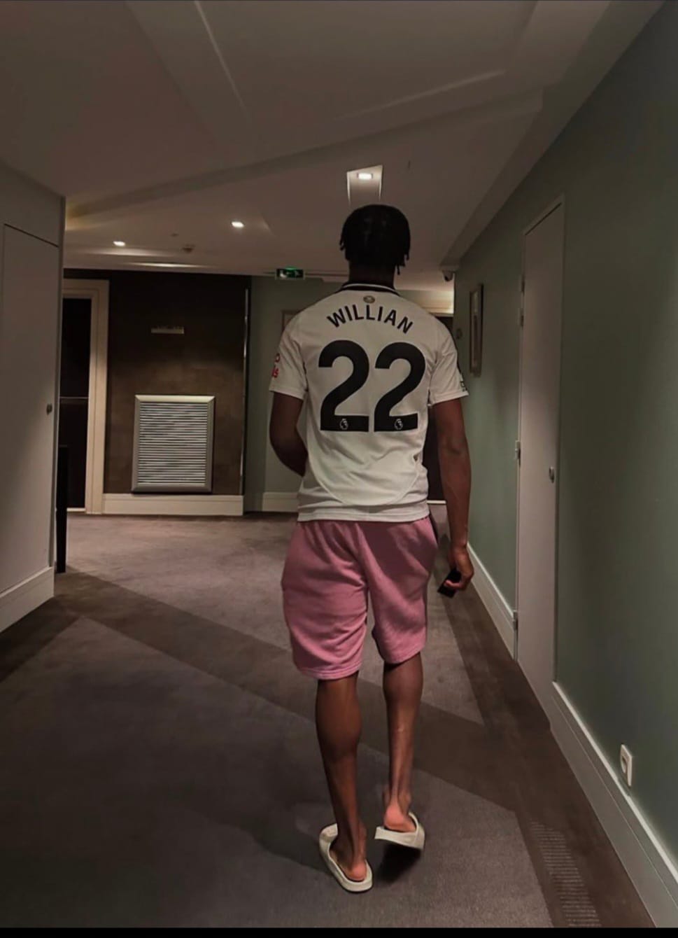 Tel indossa la maglia di Willian, i tifosi spurs insorgono sui social