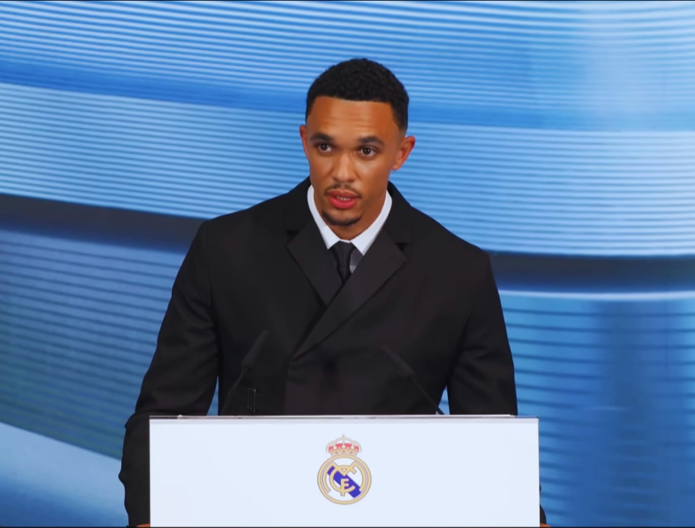 Alexander Arnold, che spagnolo! La conferenza stupisce tutti